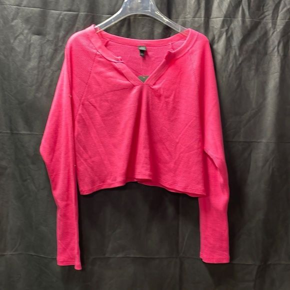 Wild fable v neck crew crop shirt - Picture 1 of 8